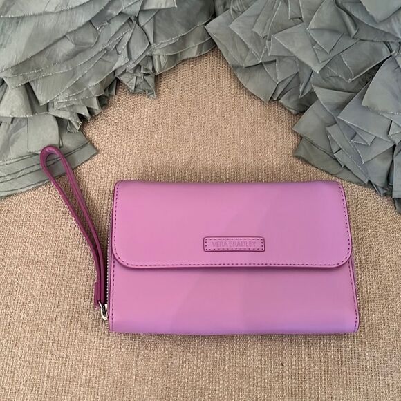 Vera Bradley EUC Lavendar Wristlet Wallet - Picture 1 of 5